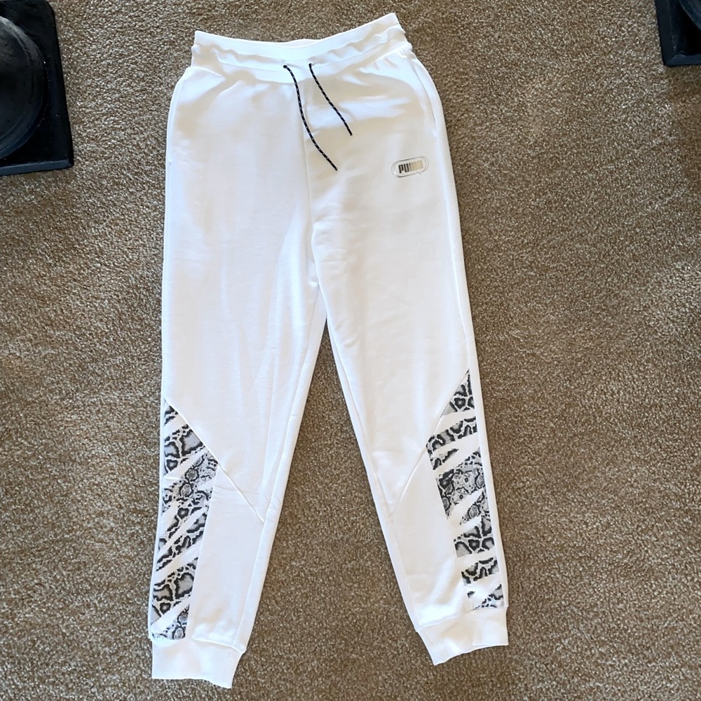 Women’s White Puma Joggers, Size L